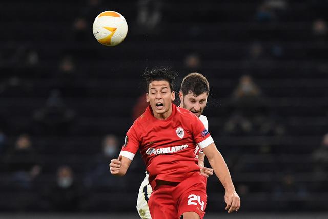 C罗庆祝击败达马克：打进2球全取3分